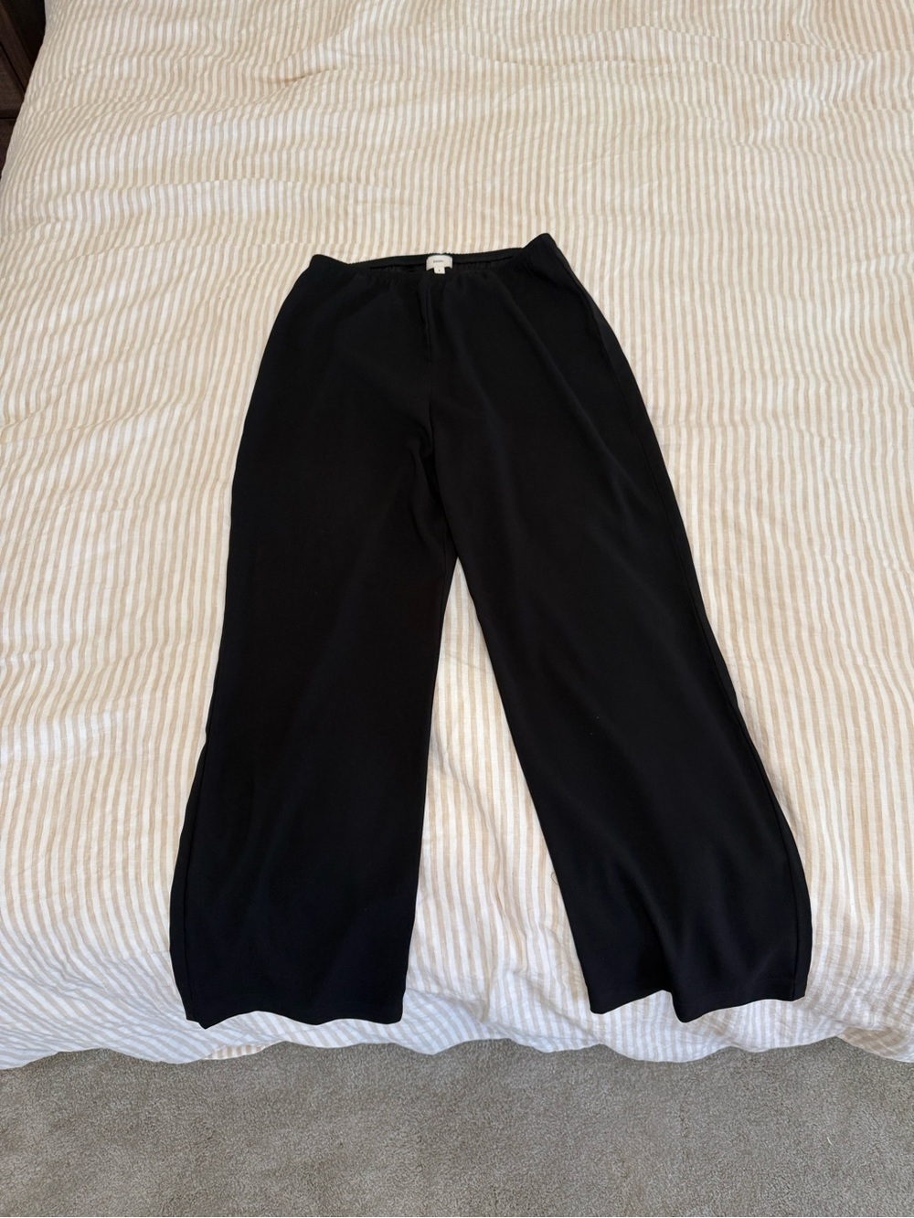 The Crepe Simple Pant by Donni - Picture 3 of 3
